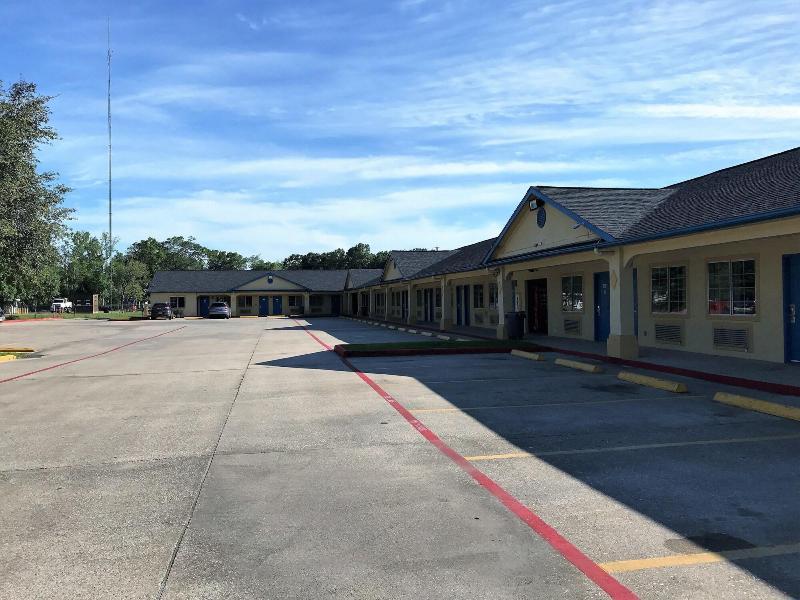 Luxury Inn & Suites Liberty image