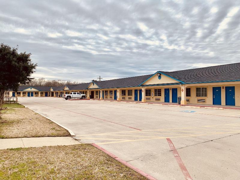Luxury Inn & Suites Liberty image