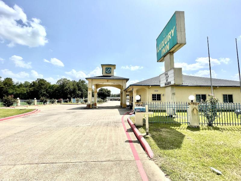Luxury Inn & Suites Liberty image