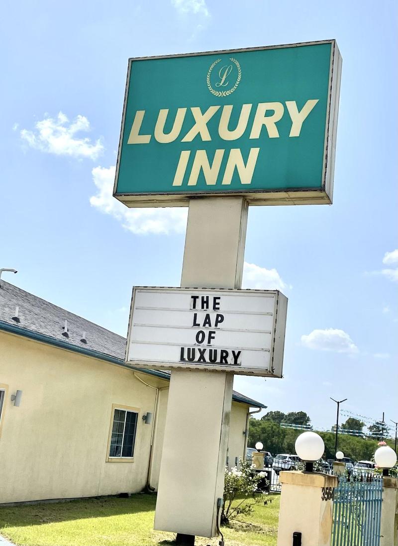 Luxury Inn & Suites Liberty image