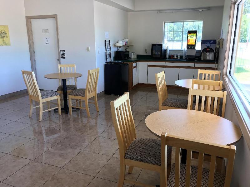 Luxury Inn & Suites Liberty image