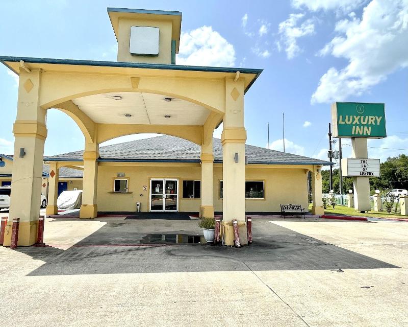 Luxury Inn & Suites Liberty image
