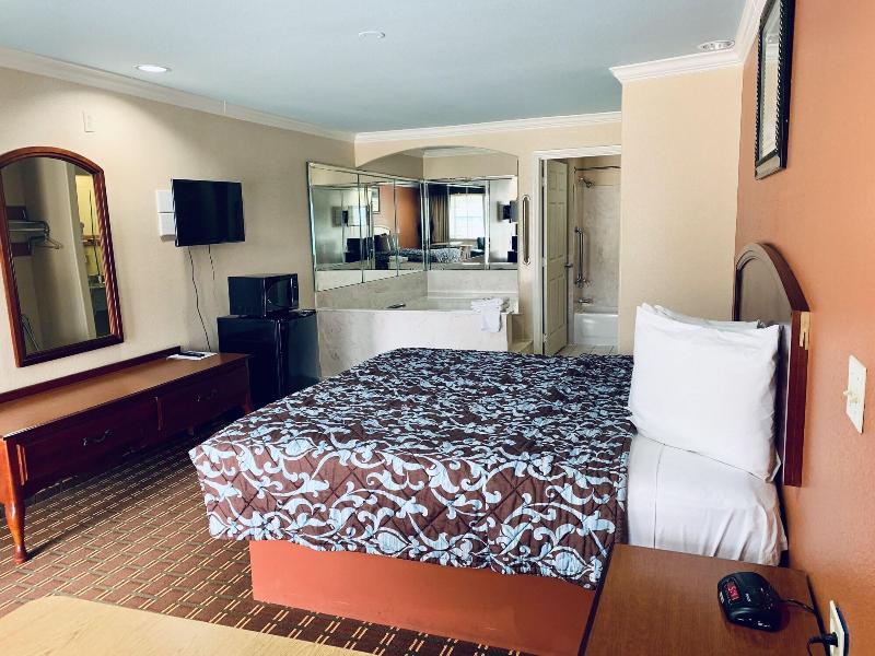 Luxury Inn & Suites Liberty image