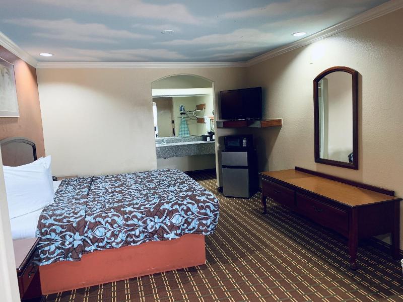Luxury Inn & Suites Liberty image