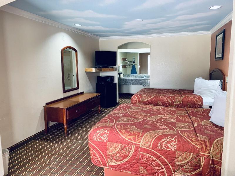 Luxury Inn & Suites Liberty image