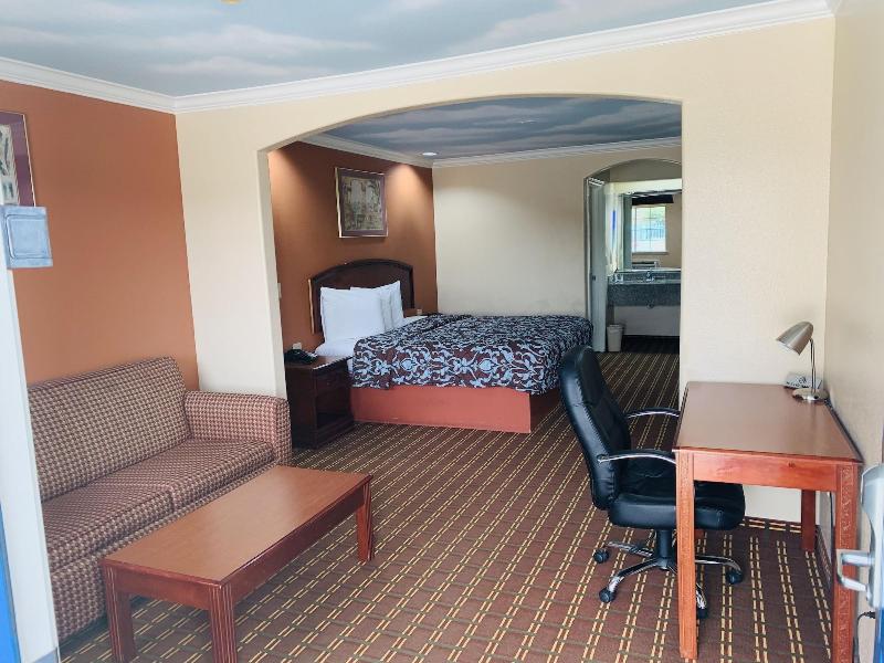 Luxury Inn & Suites Liberty image