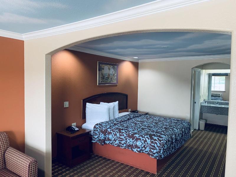 Luxury Inn & Suites Liberty image