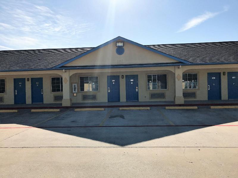 Luxury Inn & Suites Liberty image
