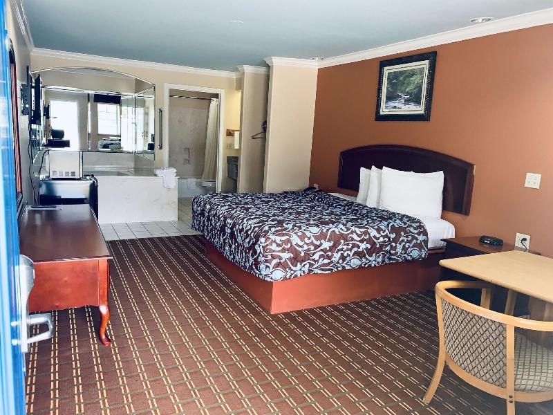 Luxury Inn & Suites Liberty image