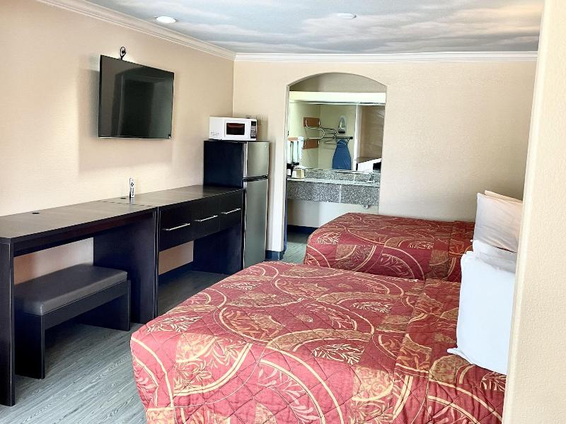 Luxury Inn & Suites Liberty image