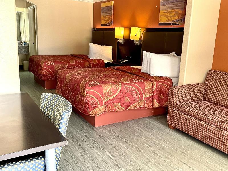 Luxury Inn & Suites Liberty image