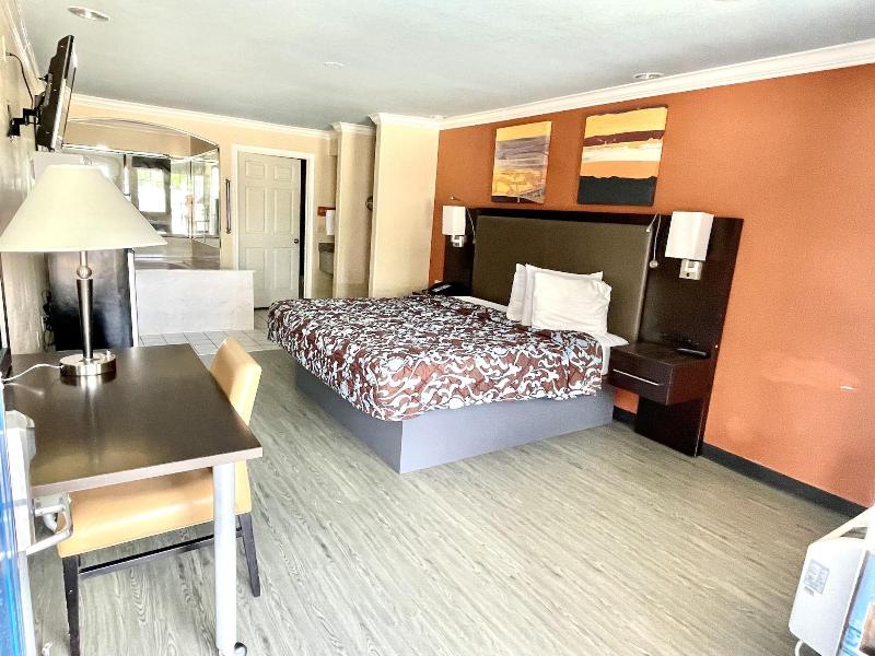 Luxury Inn & Suites Liberty image