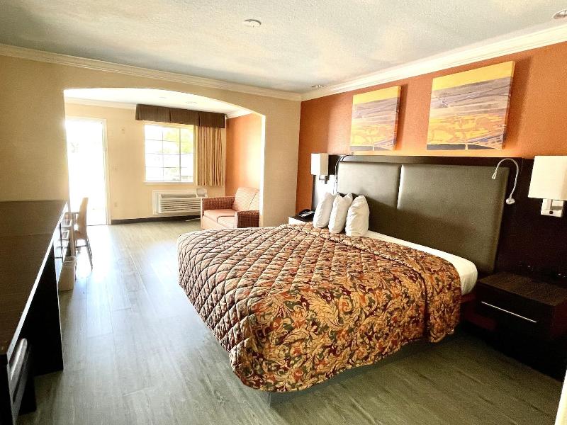 Luxury Inn & Suites Liberty image