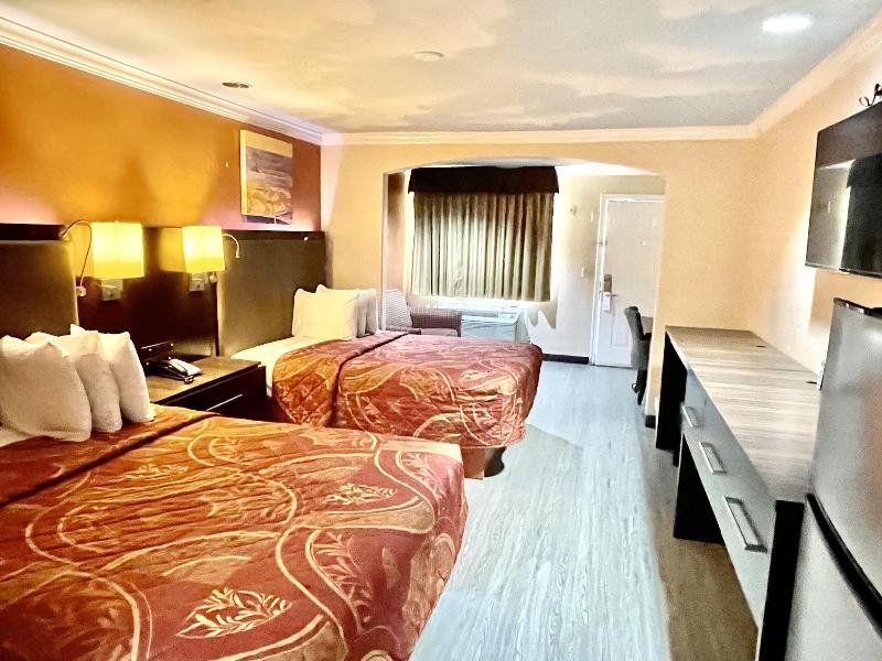 Luxury Inn & Suites Liberty image