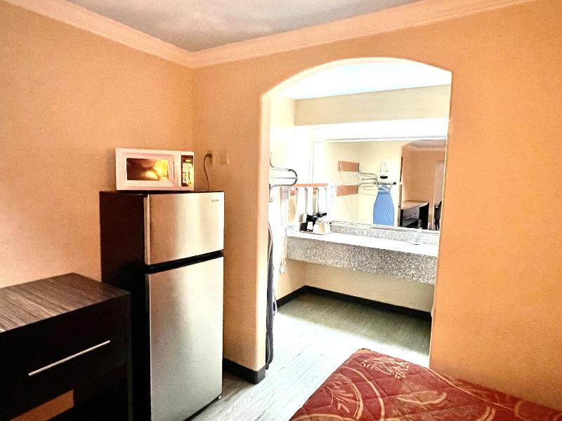 Luxury Inn & Suites Liberty image