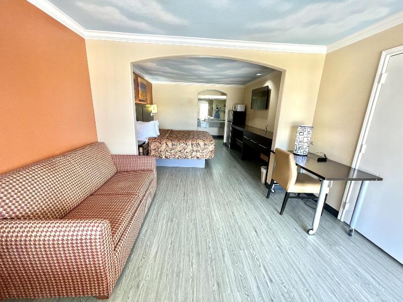 Luxury Inn & Suites Liberty image