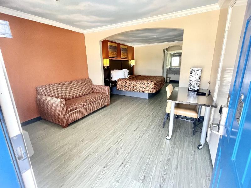 Luxury Inn & Suites Liberty image