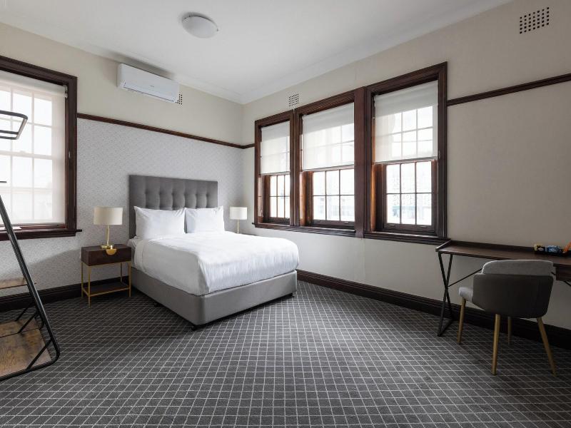 Southern Cross Hotel image