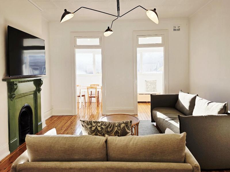 Crown Hotel Surry Hills image