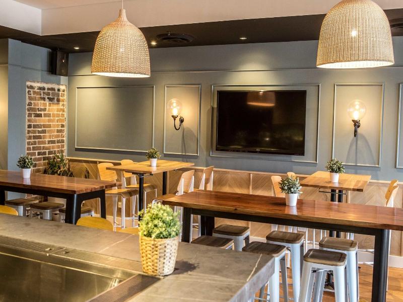 Crown Hotel Surry Hills image