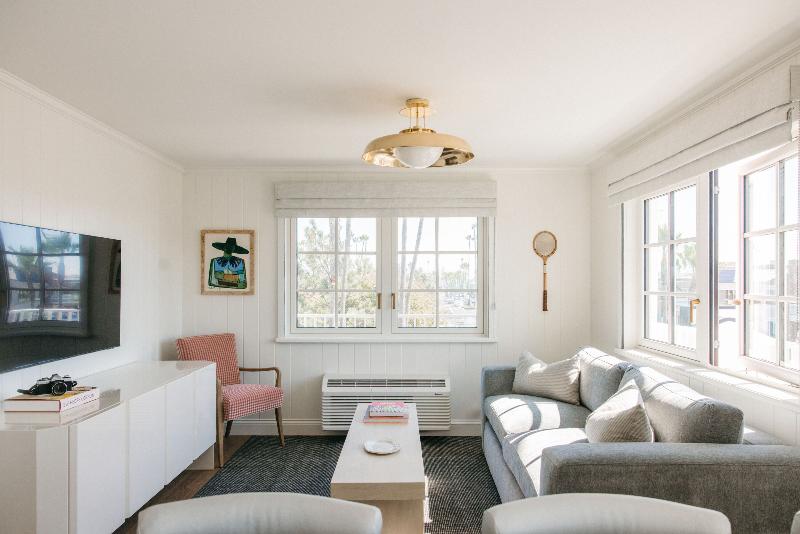 Bay Shores Peninsula Hotel image