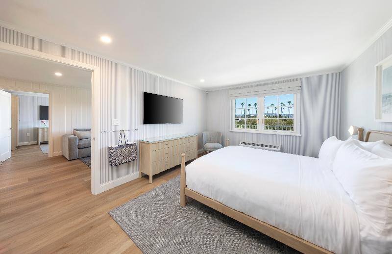 Bay Shores Peninsula Hotel image