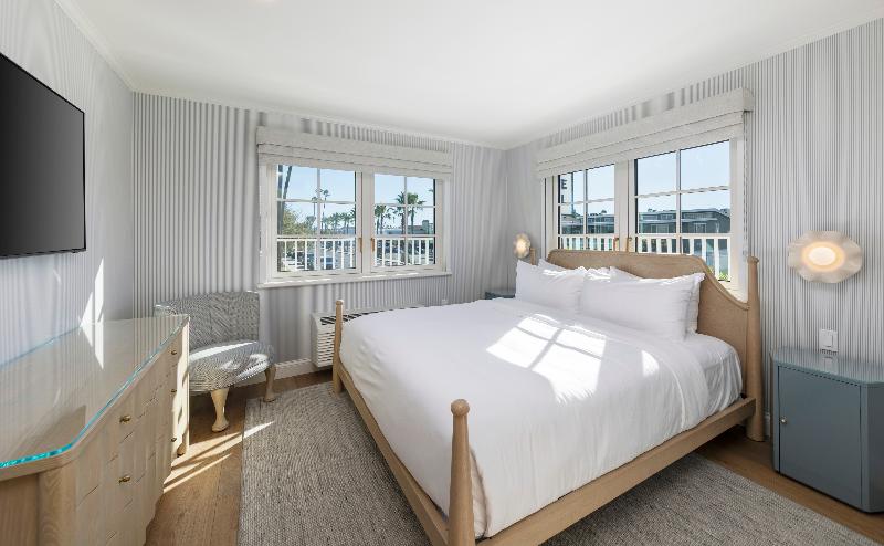 Bay Shores Peninsula Hotel image