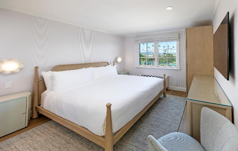 Bay Shores Peninsula Hotel image