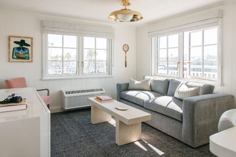 Bay Shores Peninsula Hotel image