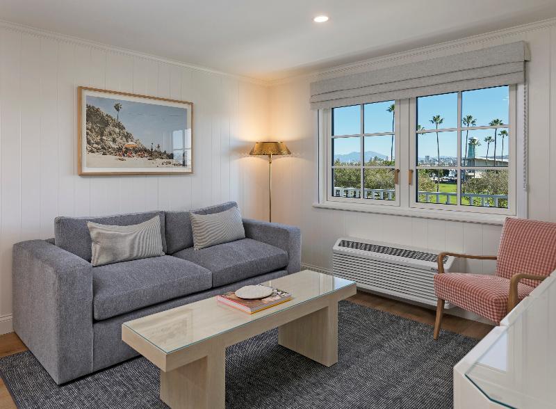 Bay Shores Peninsula Hotel image