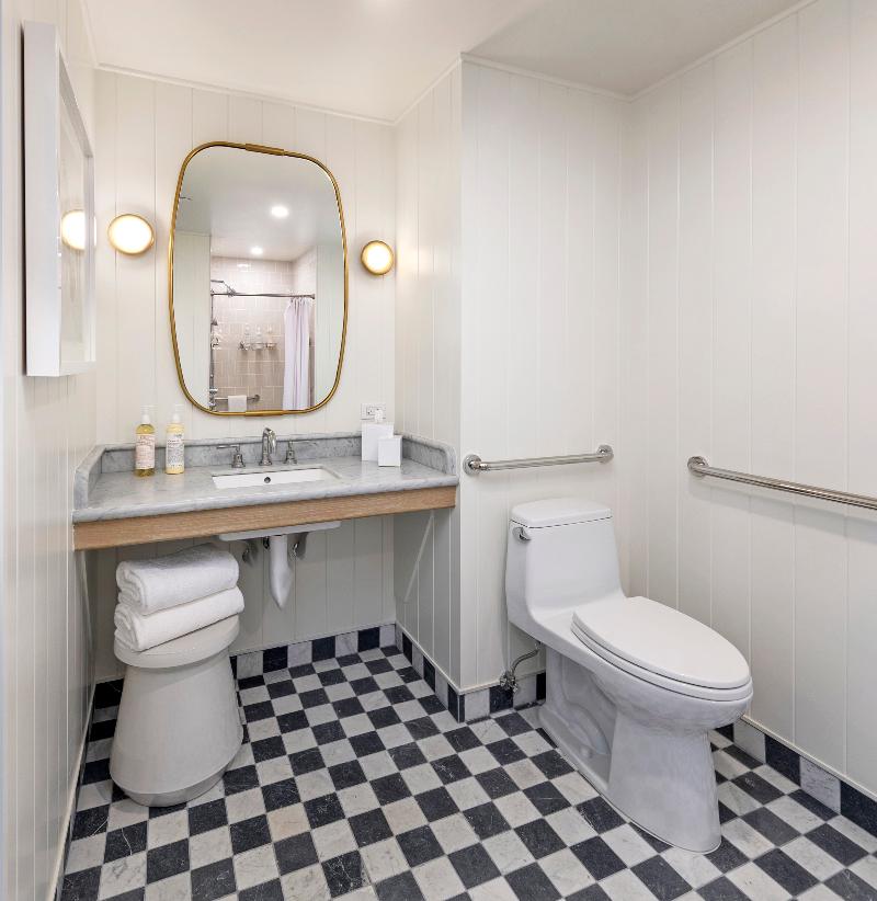Bay Shores Peninsula Hotel image