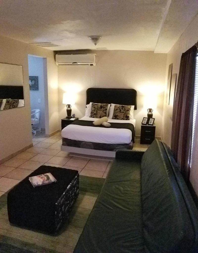 Inn Leather Guest House - Male Only LGBT image