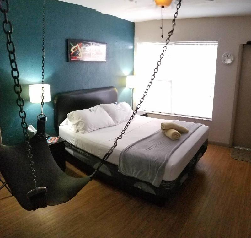 Inn Leather Guest House - Male Only LGBT image