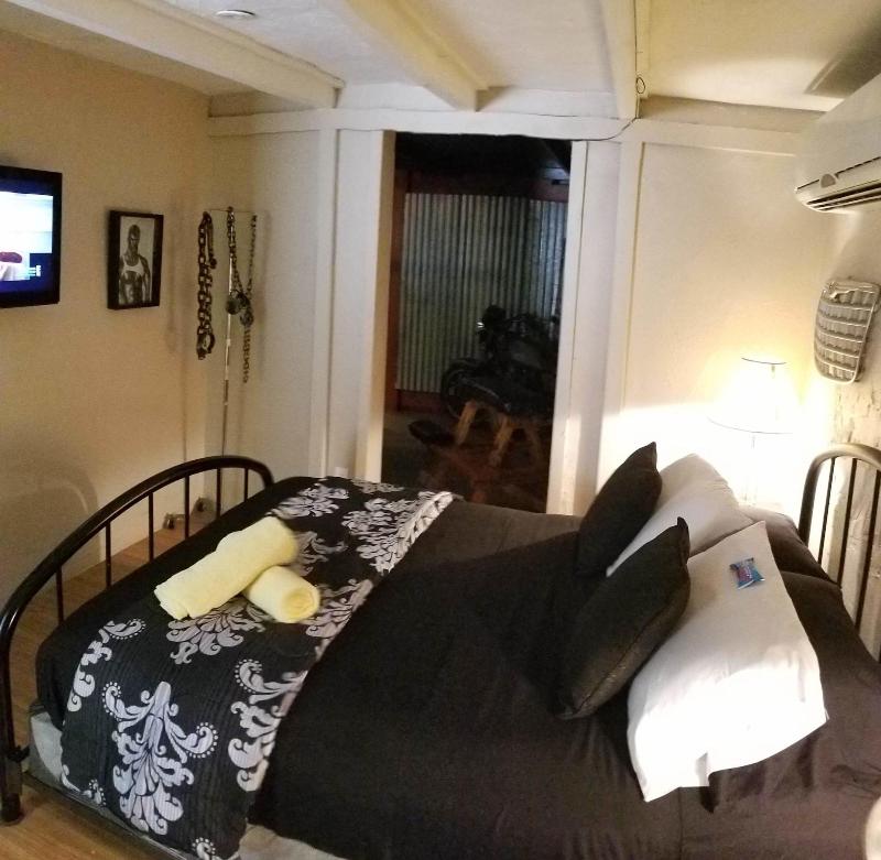 Inn Leather Guest House - Male Only LGBT image