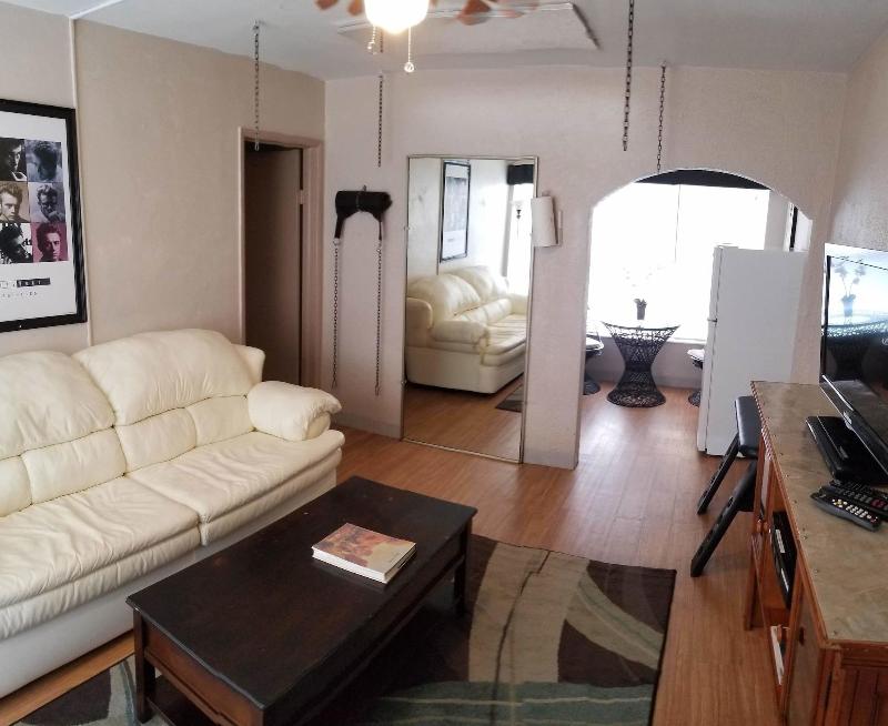 Inn Leather Guest House - Male Only LGBT image