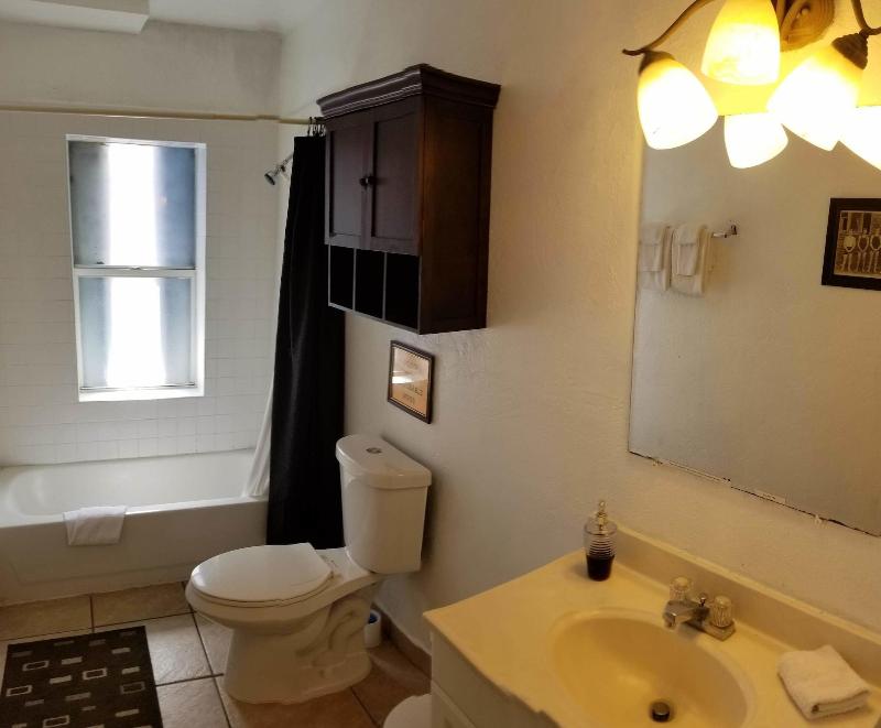 Inn Leather Guest House - Male Only LGBT image