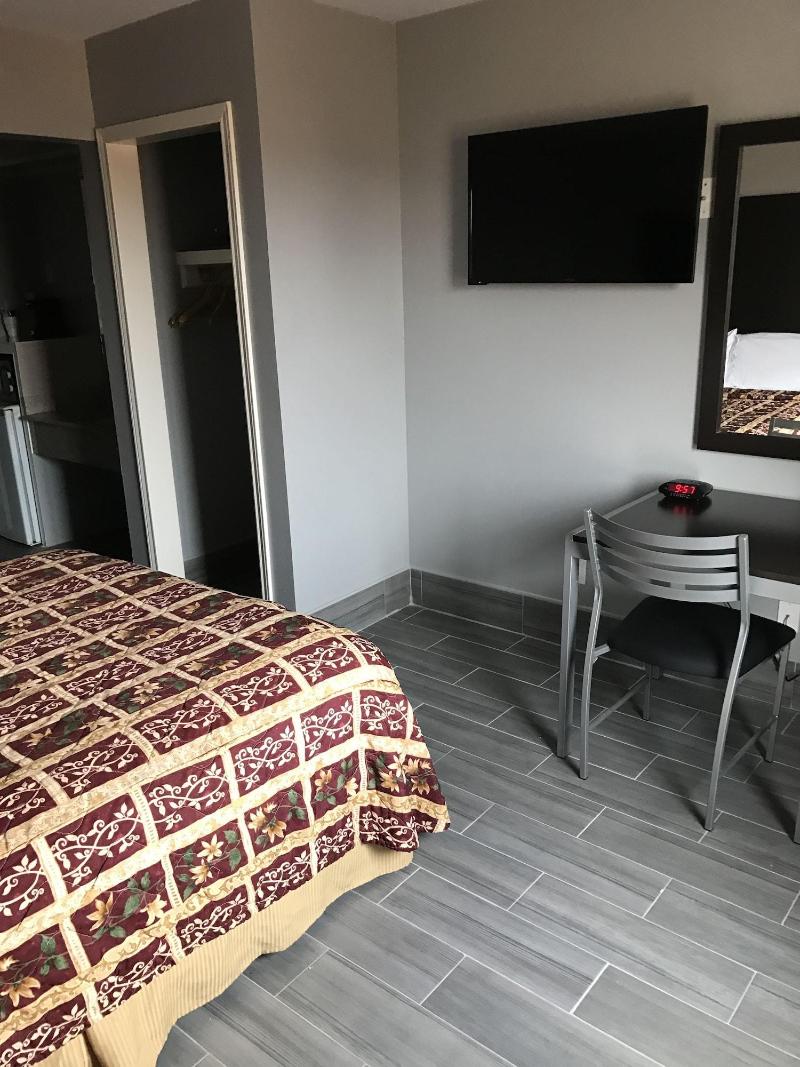 Express Inn image