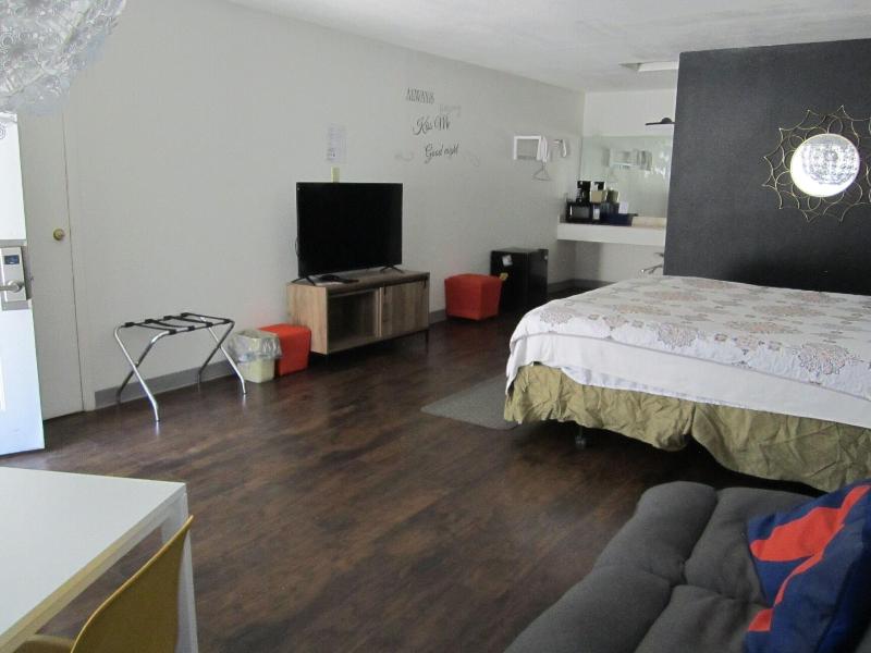 San Juan Motel image