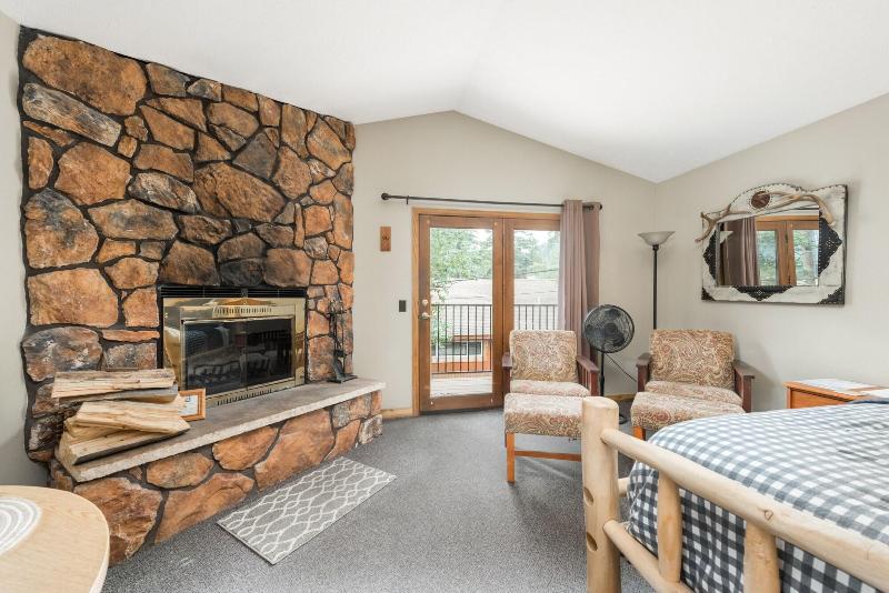 4 Seasons Inn On Fall River image