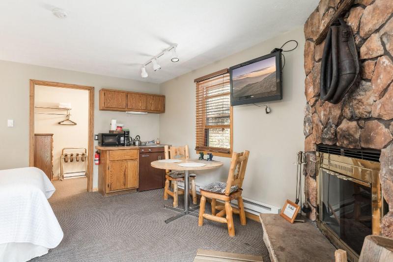 4 Seasons Inn On Fall River image
