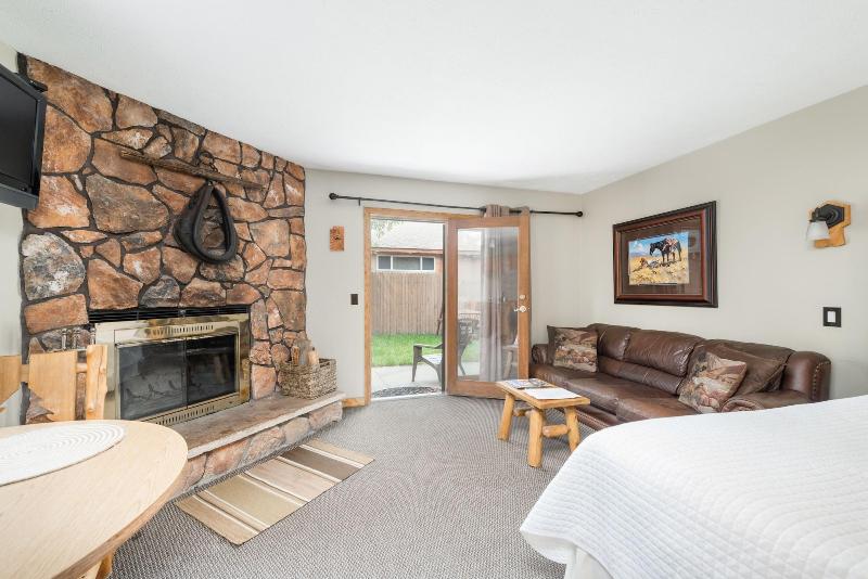 4 Seasons Inn On Fall River image