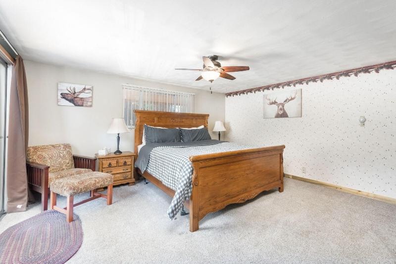 4 Seasons Inn On Fall River image