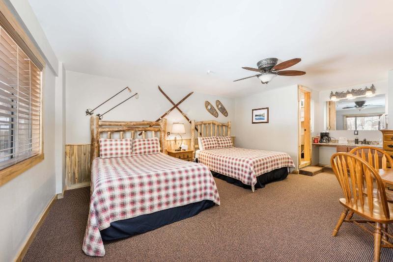 4 Seasons Inn On Fall River image
