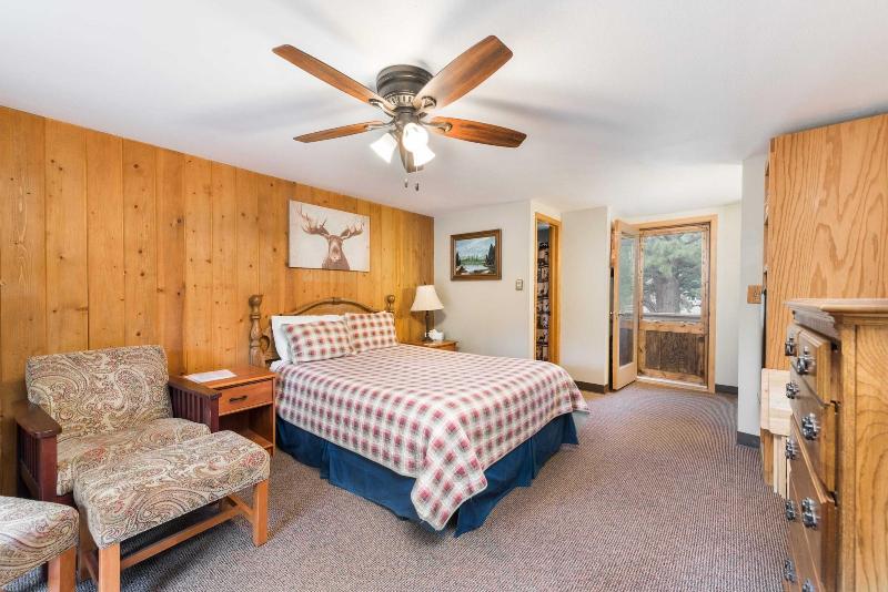 4 Seasons Inn On Fall River image