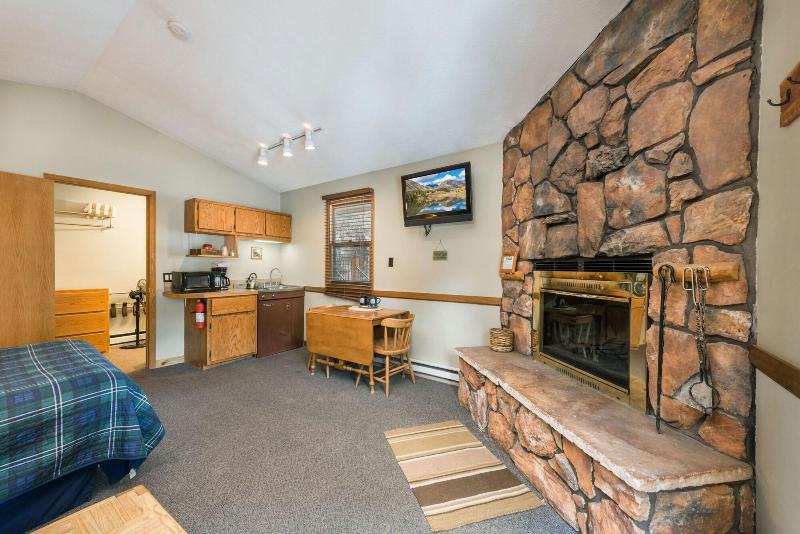 4 Seasons Inn On Fall River image