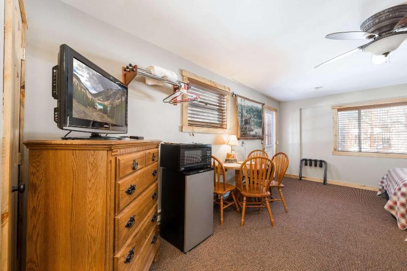 4 Seasons Inn On Fall River image
