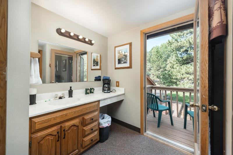 4 Seasons Inn On Fall River image