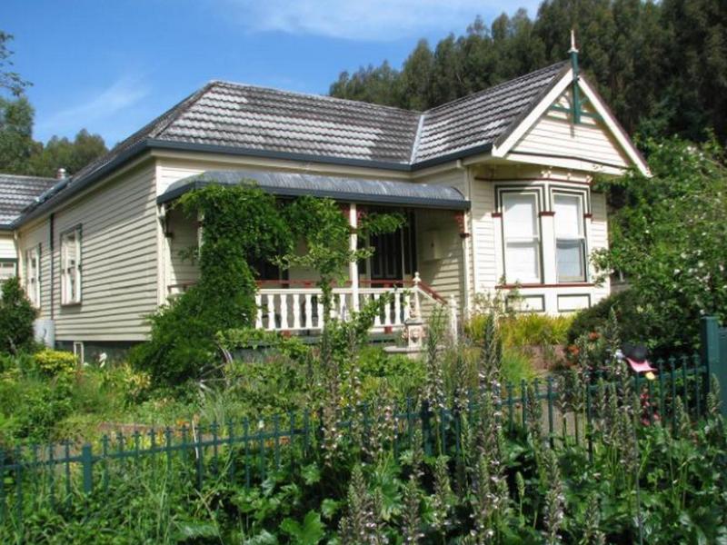 Glenbrook House And Cottage