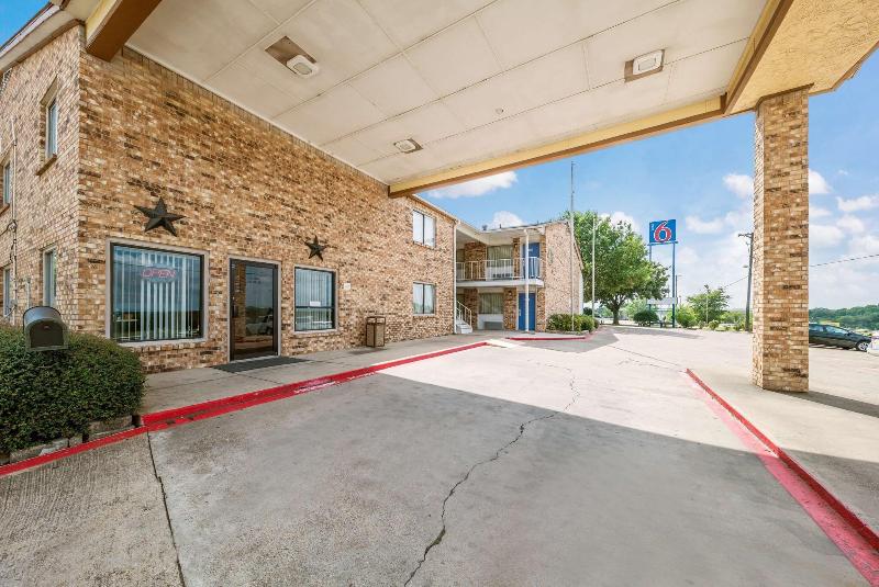 Motel 6-Red Oak, TX - Dallas GA — exterior view