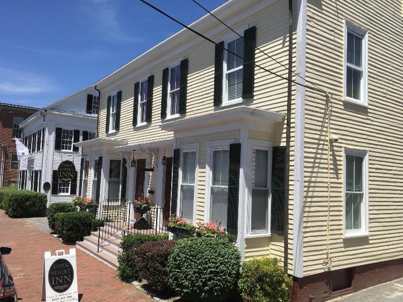 Essex Street Inn & Suites, Ascend Hotel Collection image